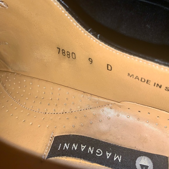 Maganni two-toned Spanish made shoes size 9. Such a classy shoe with style. main image 7